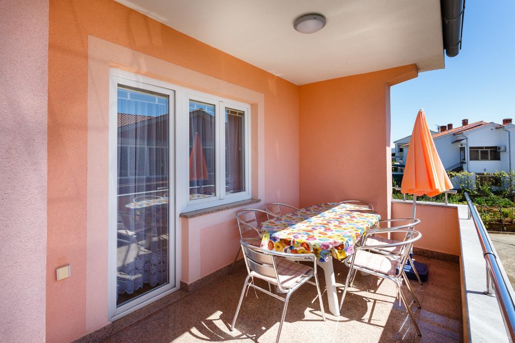 Apartment Nevenka Krk Town Eksteriør billede