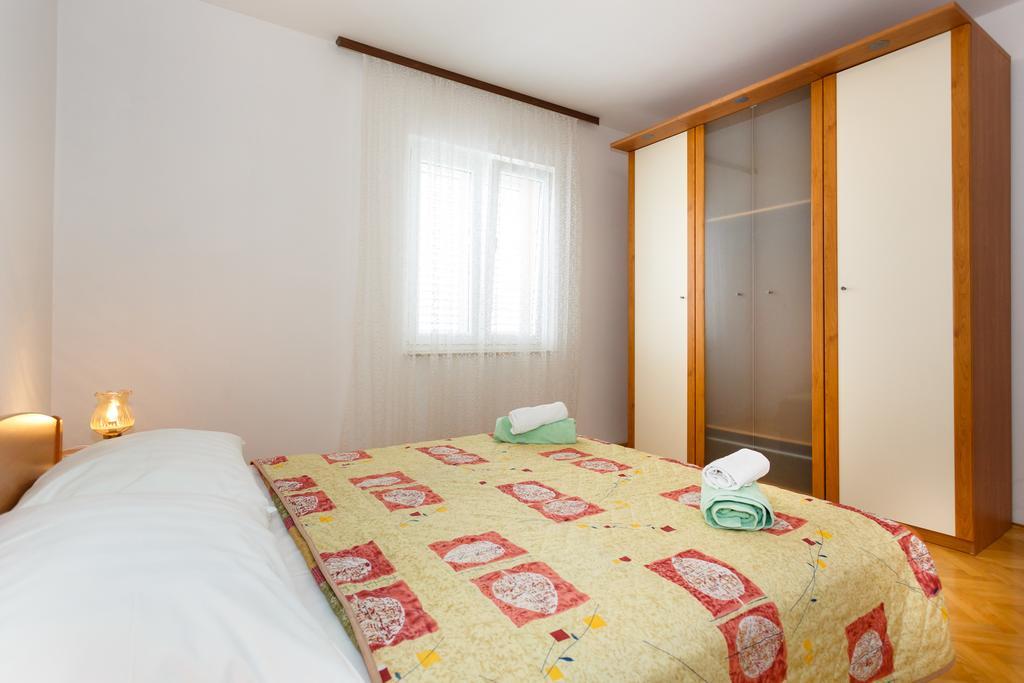 Apartment Nevenka Krk Town Eksteriør billede