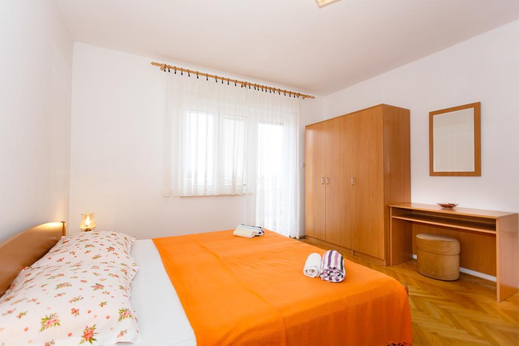 Apartment Nevenka Krk Town Eksteriør billede