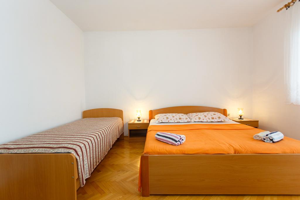 Apartment Nevenka Krk Town Eksteriør billede