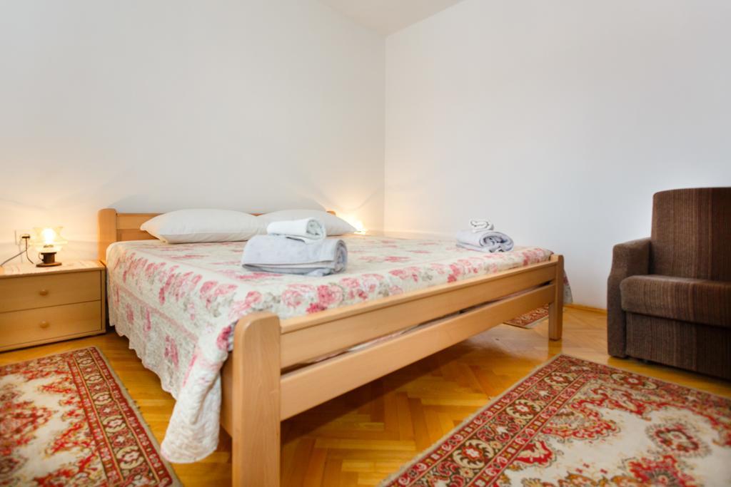 Apartment Nevenka Krk Town Eksteriør billede