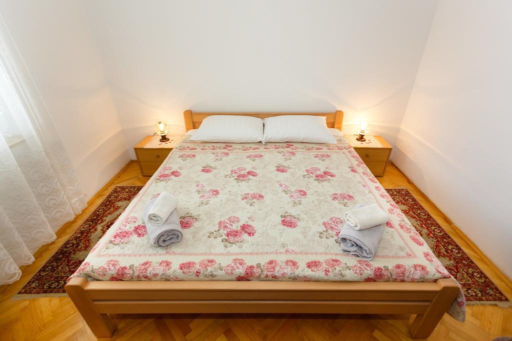 Apartment Nevenka Krk Town Eksteriør billede